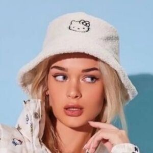 NWT Hello Kitty Fuzzy Cream Bucket Hat Women’s Embroidered Sanrio Forever 21